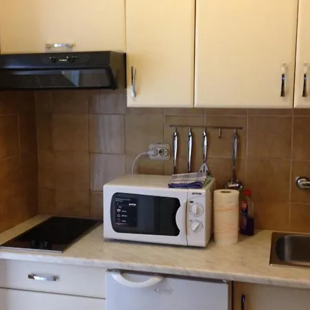 Alexandra Apartment *